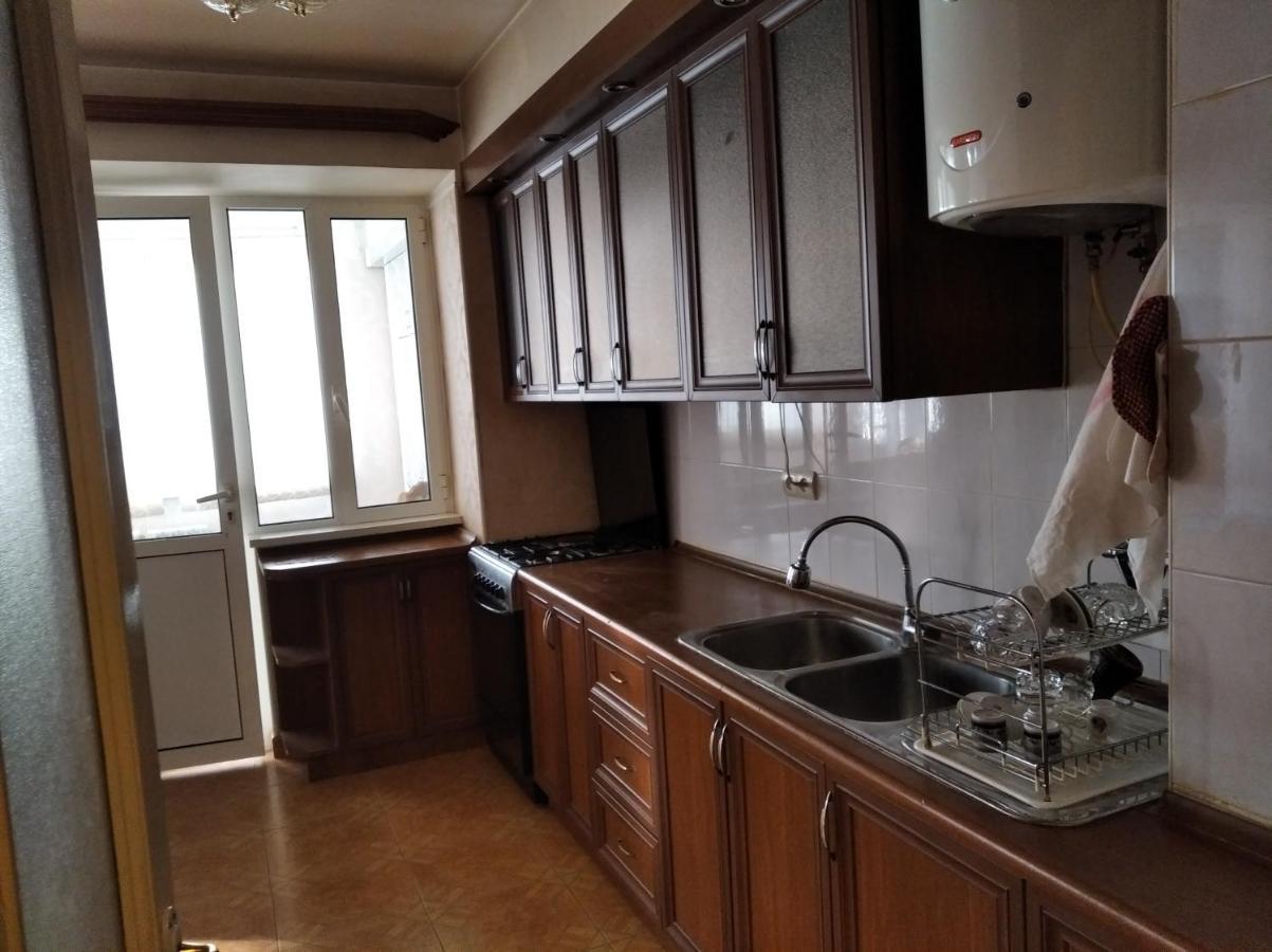 3 Room Apartment In Small Center Of Yerevan Bagian luar foto