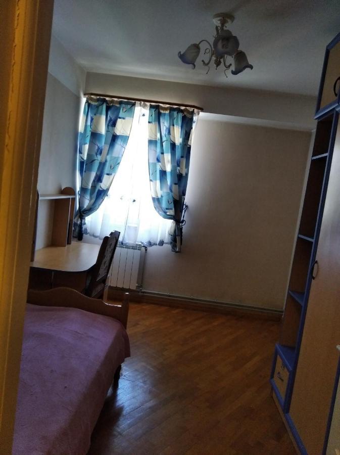 3 Room Apartment In Small Center Of Yerevan Bagian luar foto