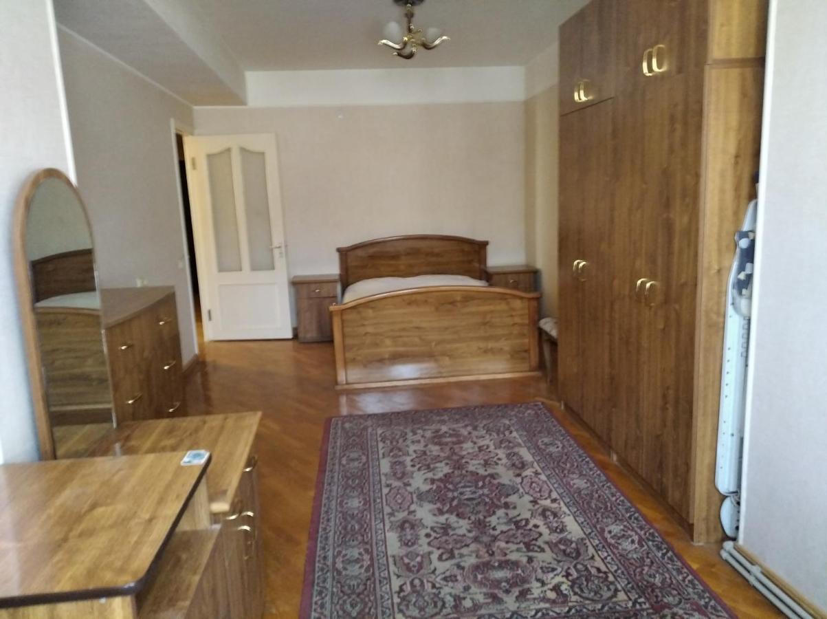 3 Room Apartment In Small Center Of Yerevan Bagian luar foto