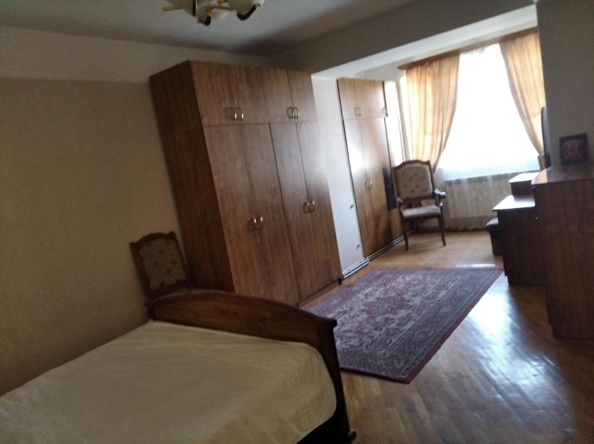 3 Room Apartment In Small Center Of Yerevan Bagian luar foto