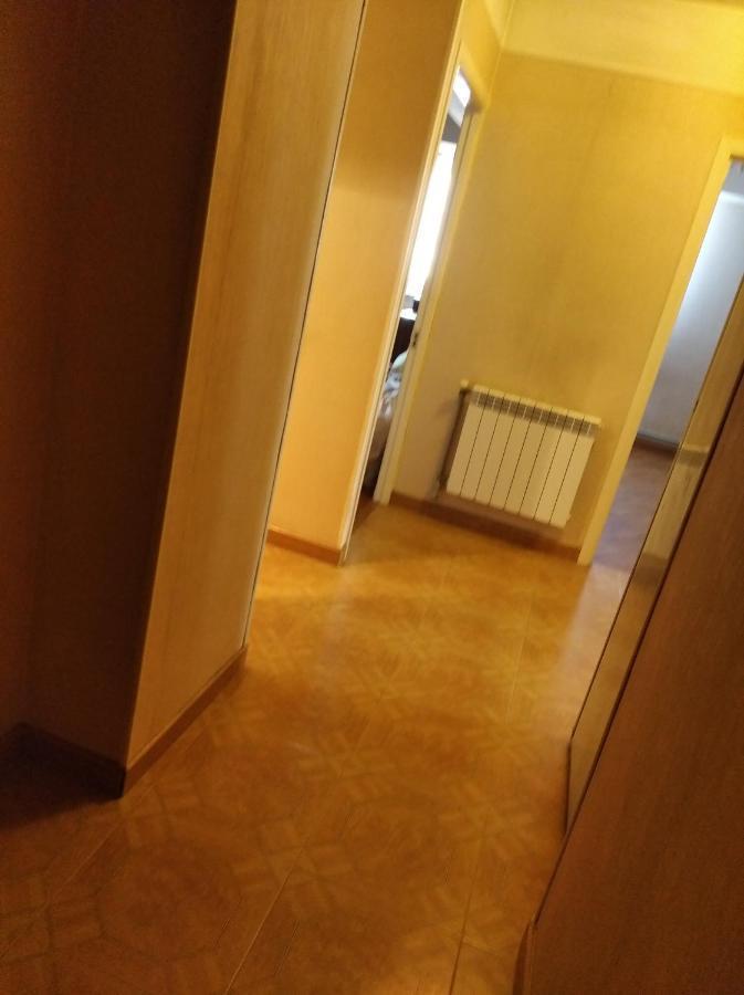 3 Room Apartment In Small Center Of Yerevan Bagian luar foto