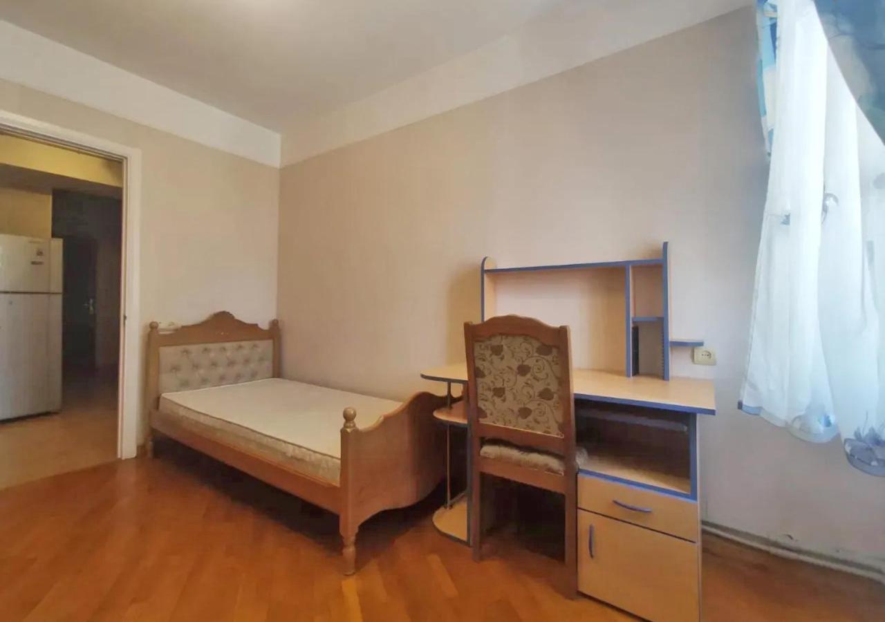 3 Room Apartment In Small Center Of Yerevan Bagian luar foto
