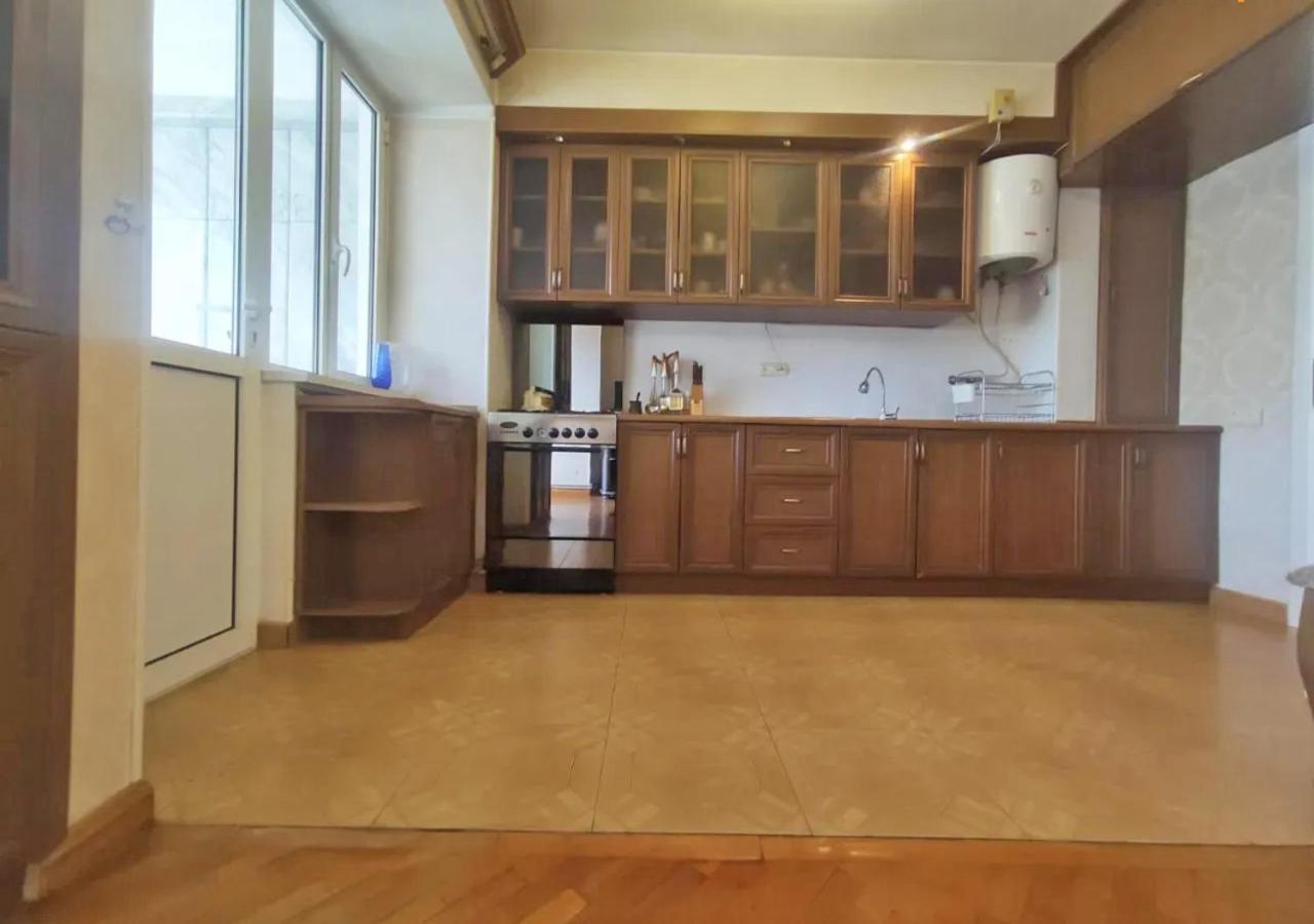3 Room Apartment In Small Center Of Yerevan Bagian luar foto