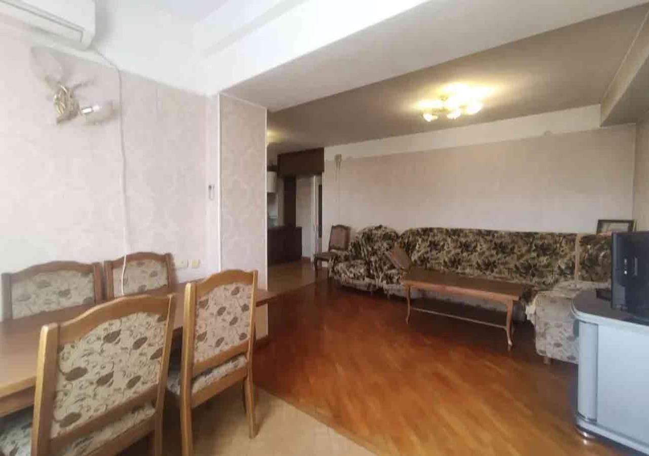 3 Room Apartment In Small Center Of Yerevan Bagian luar foto